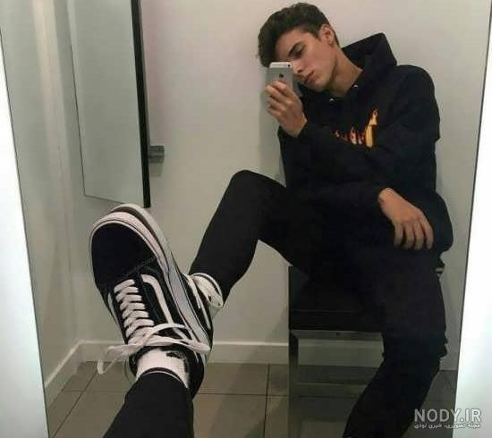 عکس جلو آینه دخترانه