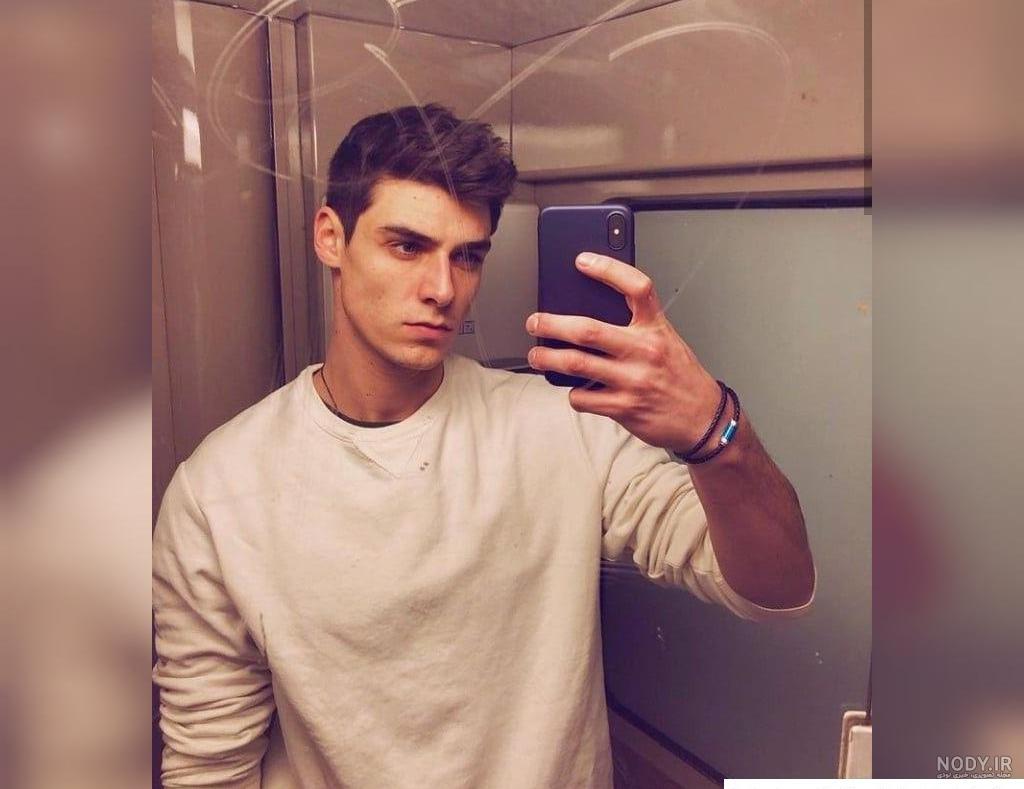 عکس جلو آینه دخترانه