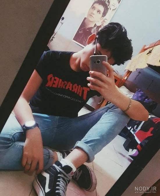 عکس جلو آینه دخترانه