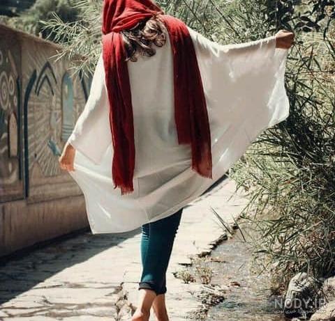 عکس دختر فیک با شال از پشت سر