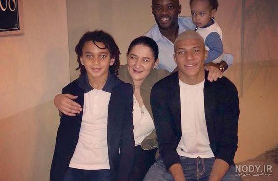 امباپه و همسرش در تخت خواب