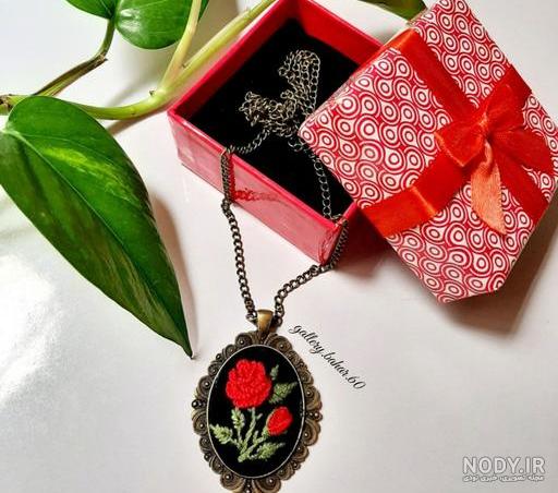 گردنبند بیضی