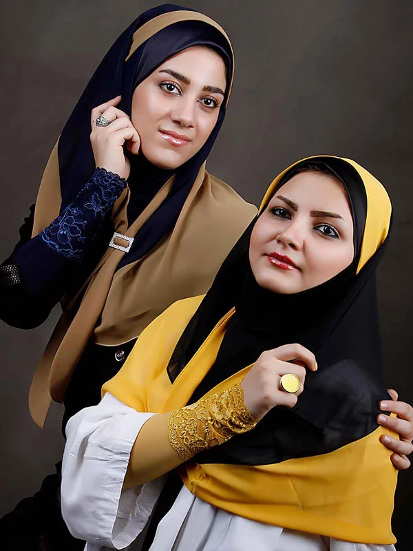 عکس مقنعه کرواتی دانشجویی