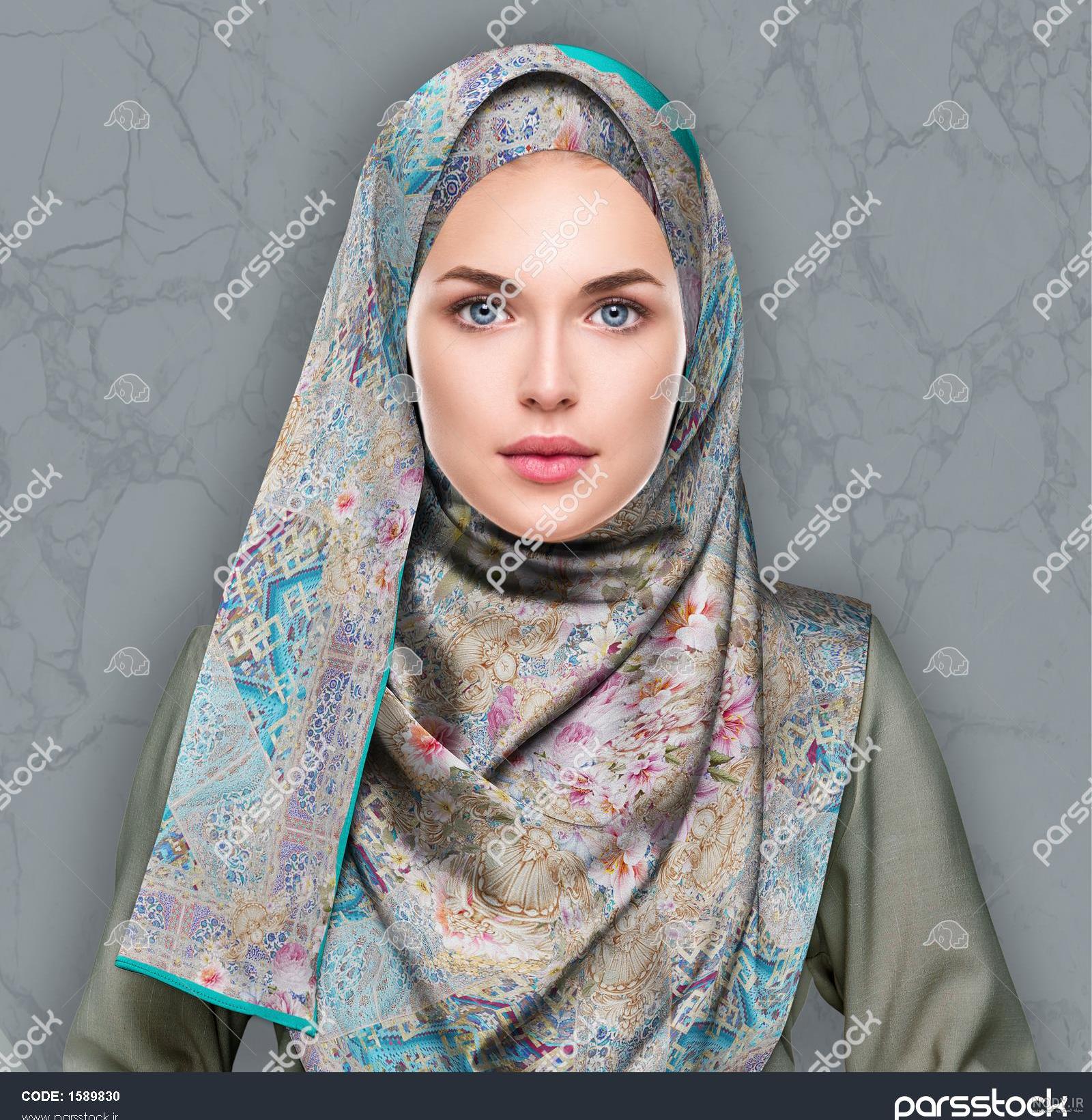 عکس روسری گلدار صورتی عکس روسری گلدار صورتی