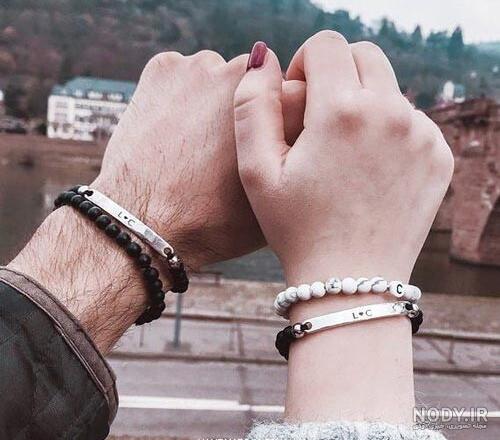 عکس عاشقانه با دستبند پلیس