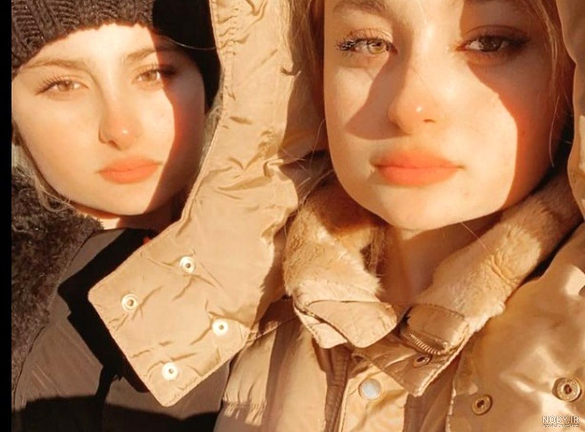عکس سارا نیکا در استخر با تتلو
