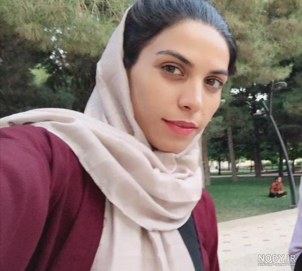 عکس پروفایل گل در دست دختر ایرانی جدید