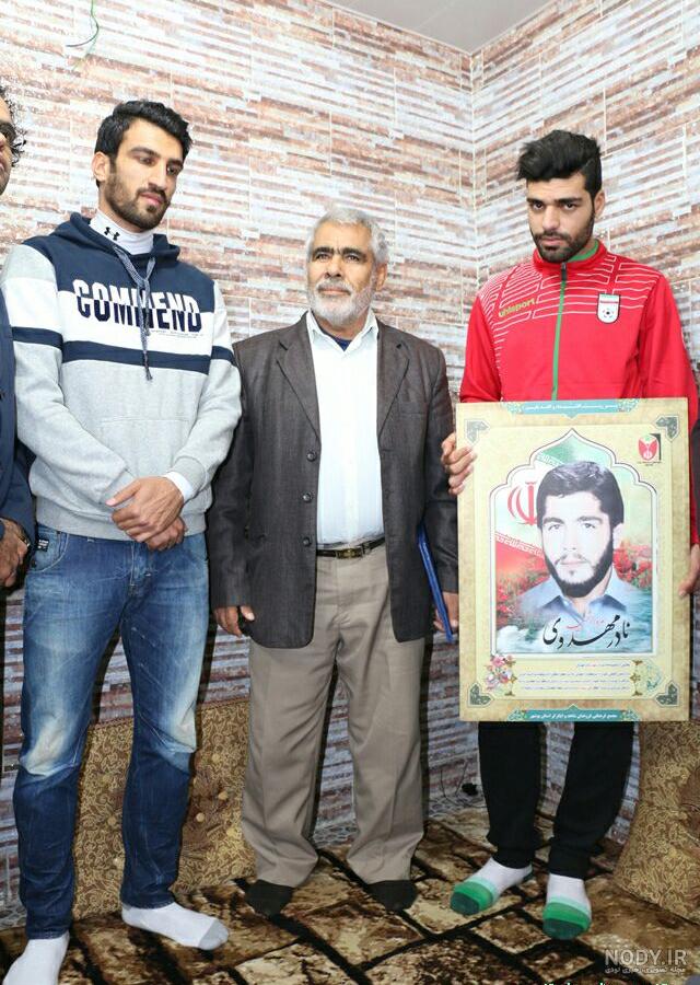 عکس مهدی طارمی با خانواده اش عکس مهدی طارمی با خانواده اش