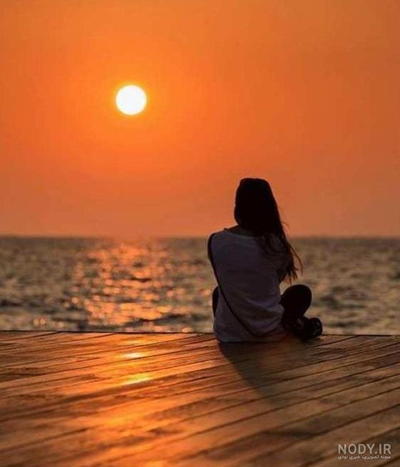 عکس دختر کنار دریا