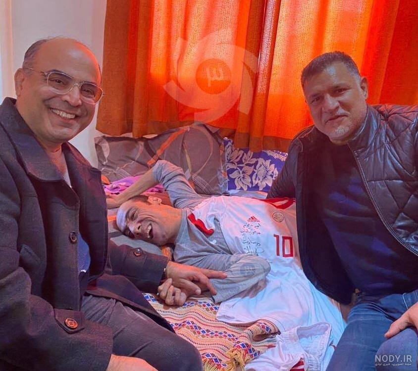 علي دايي و همسرش بر سر مزار پدرش+عکس علي دايي و همسرش بر سر مزار پدرش+عکس