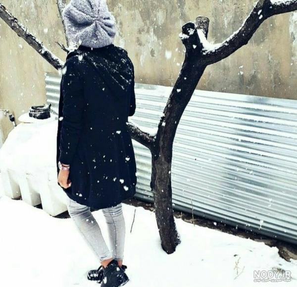 عکس دختر در زمستان از پشت سر