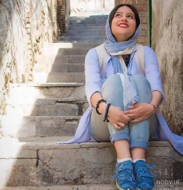 ژست عکس تک نفره دخترانه در خانه