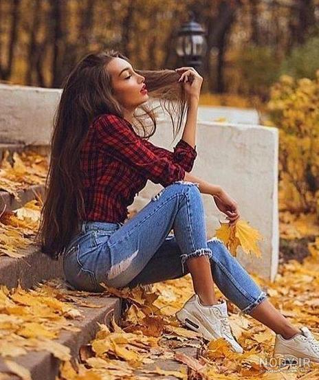 ژست عکس گرفتن تنهایی در خانه