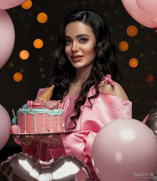  ژست عکس تولد دختر بچه با کیک