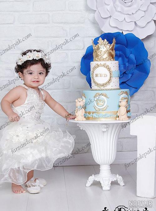  ژست عکس تولد دختر بچه با کیک
