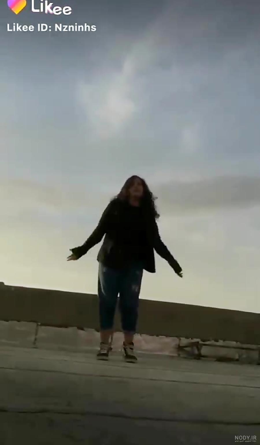 ژست عکس دخترانه دوستانه