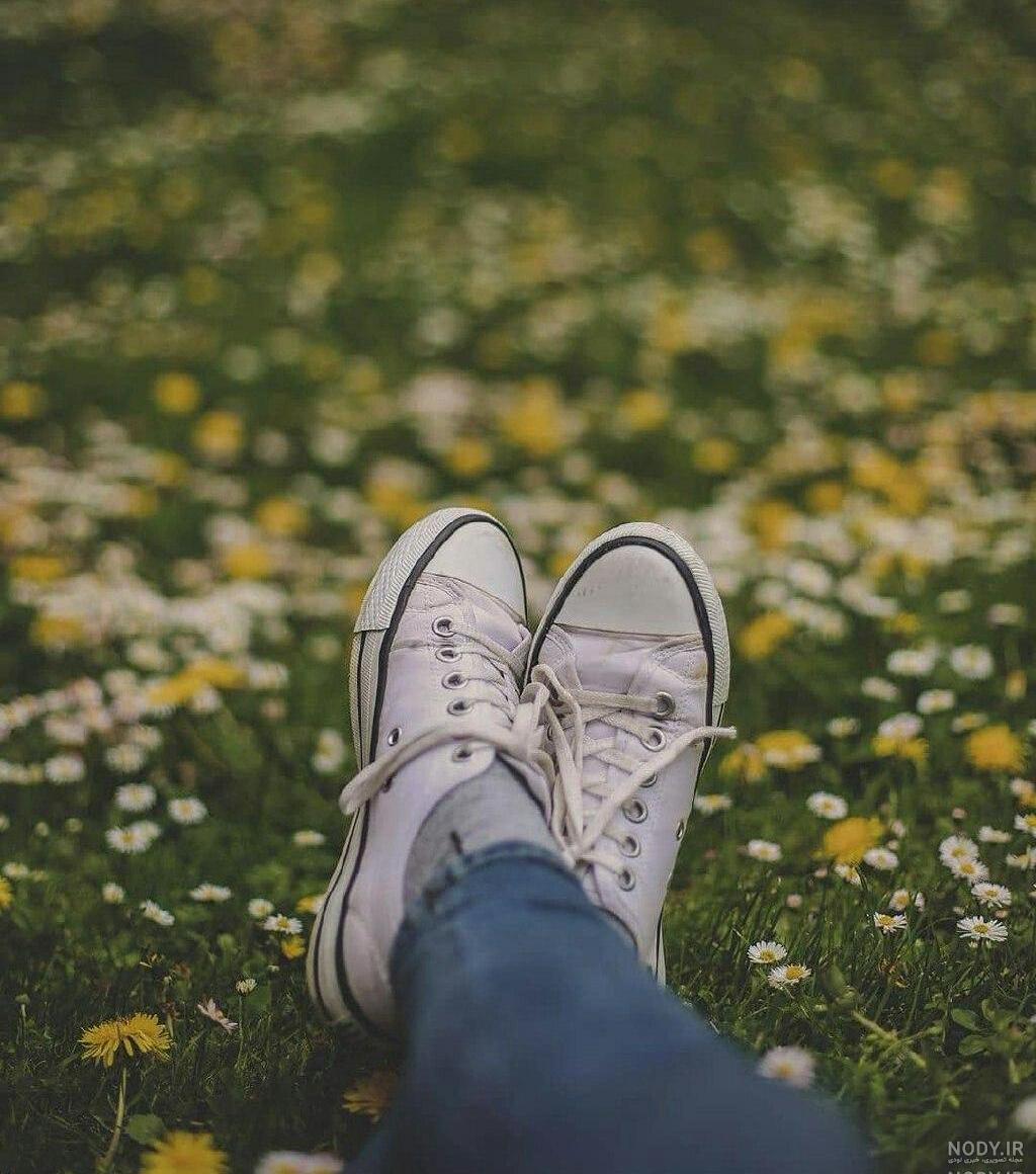 ژست عکس پا دخترانه ژست عکس پا دخترانه