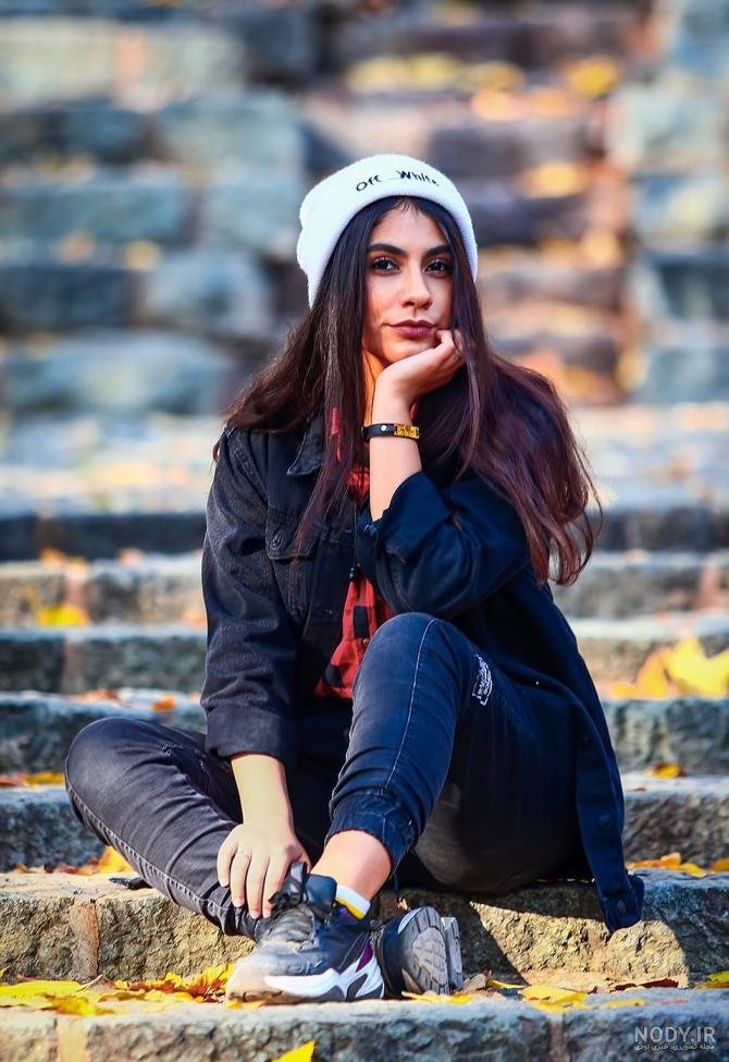 ژست عکس تک نفره در طبیعت