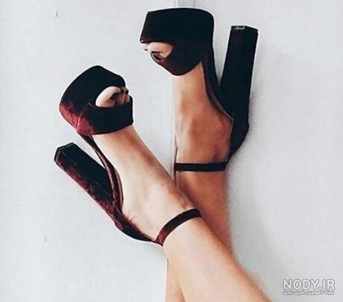 عکس دختر خوشگل با کفش پاشنه بلند