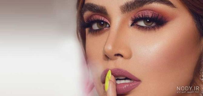 عکس دختر سبزه چشم رنگی
