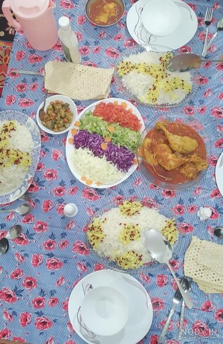 سفره ی پا گشا زرشک پلو با مرغ،باقالی پلو با ماهی ،چلو گوشت،سوپ جو ...