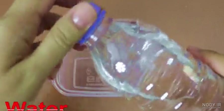 سبزه روی بطری نوشابه با تخم شربتی یا دانه چیا