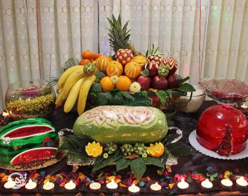 تزیین سفره شب یلدا لاکچری + [جدیدترین مدل سفره شب یلدا 1402 ...