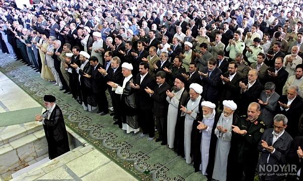 تصاویر اقامه نماز عید فطر به امامت رهبر معظم انقلاب | چهره‌های مطرح در پشت  سر رهبری ؛ جمعیت نمازگزاران را ببینید