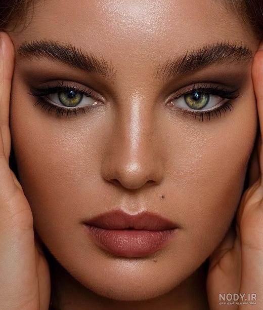 عکس دختر سبزه چشم رنگی