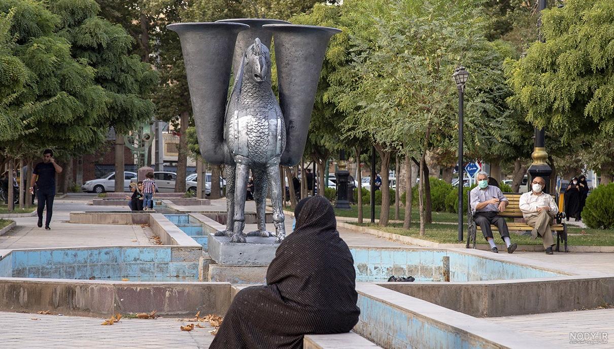 حال و هوای بازار فروش ماهی گلی و سبزه عید نوروز در شهر لار