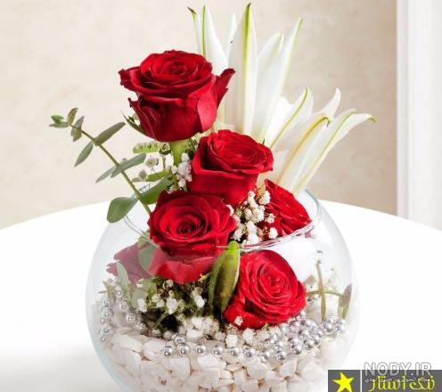  تصویر زمینه گل با گلدان شیشه ای