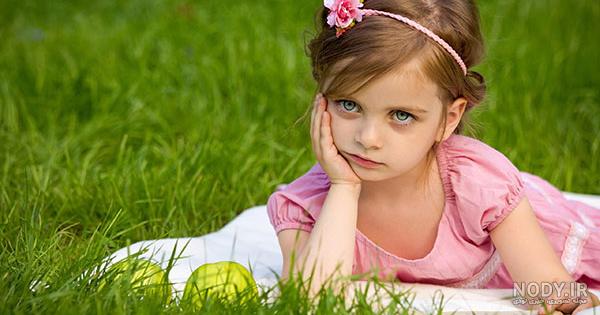 عکاسی از کودک در طبیعت | ژست عکس کودک در فضای باز 2024