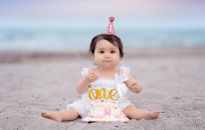 ژست عکس تولد در کنار دریا