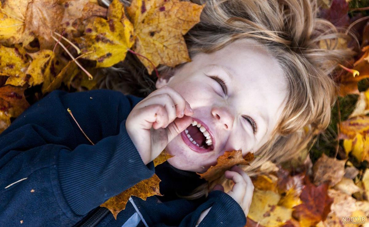 ژست عکس پاییزه کودک