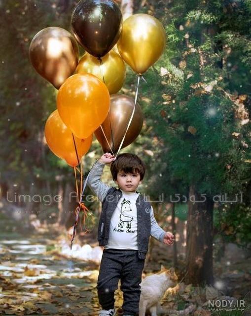 ژست عکس کودک در فضای باز - آتلیه عکاسی کودک آسمان