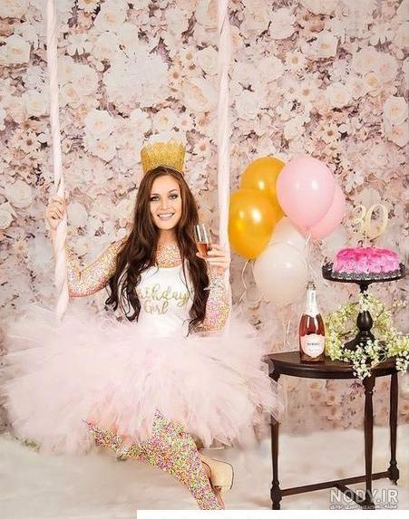 ژست عکس تولد بزرگسالان در فضای باز - عکس نودی
