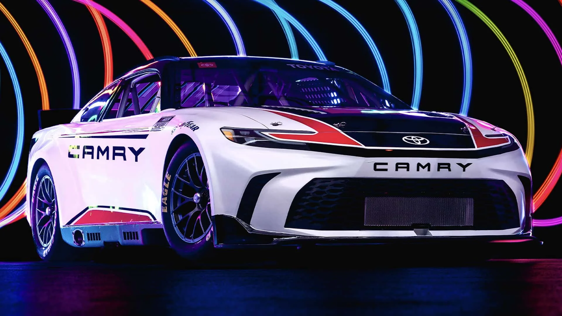 ماشین مسابقه ای تویوتا کمری برای مسابقات NASCAR Cup!! + (عکس)