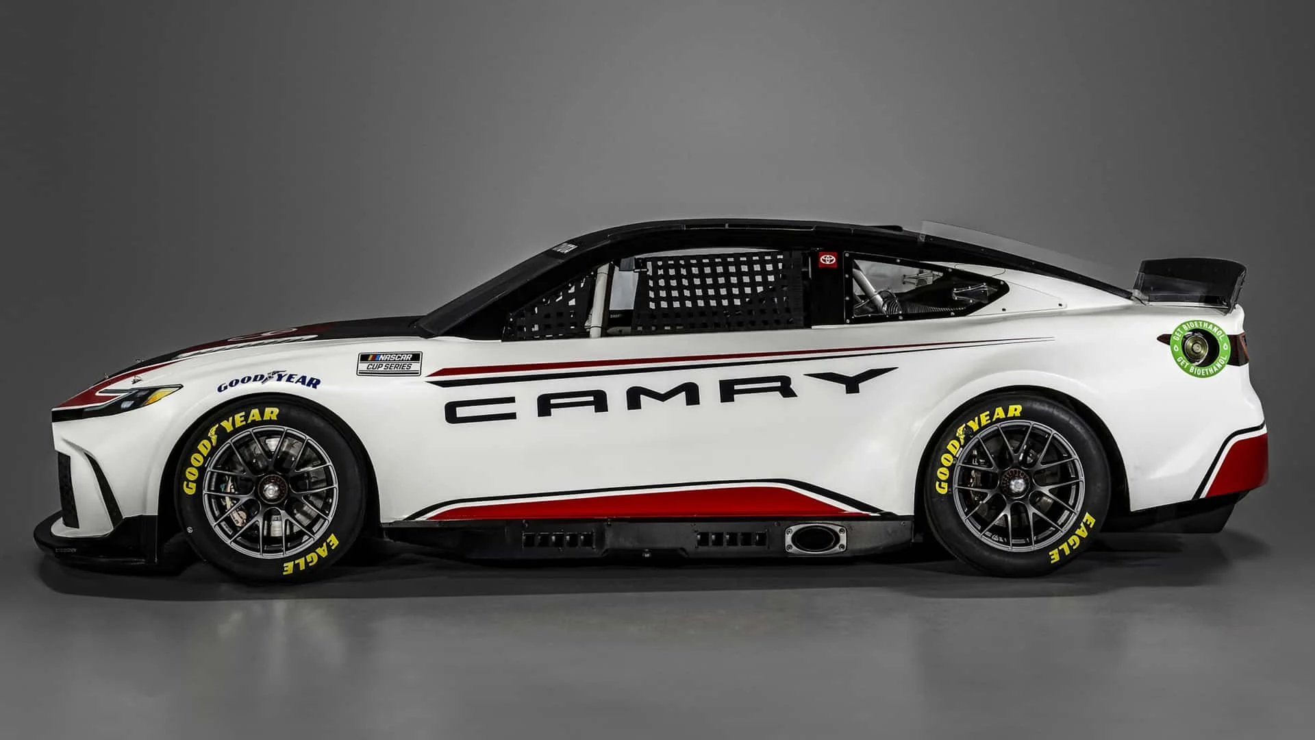 ماشین مسابقه ای تویوتا کمری برای مسابقات NASCAR Cup!! + (عکس)