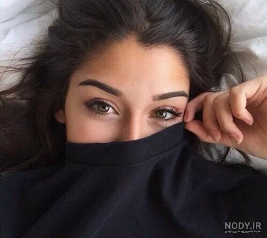 ۵۰ ژست سلفی دخترانه با ایده های خاص و جذاب