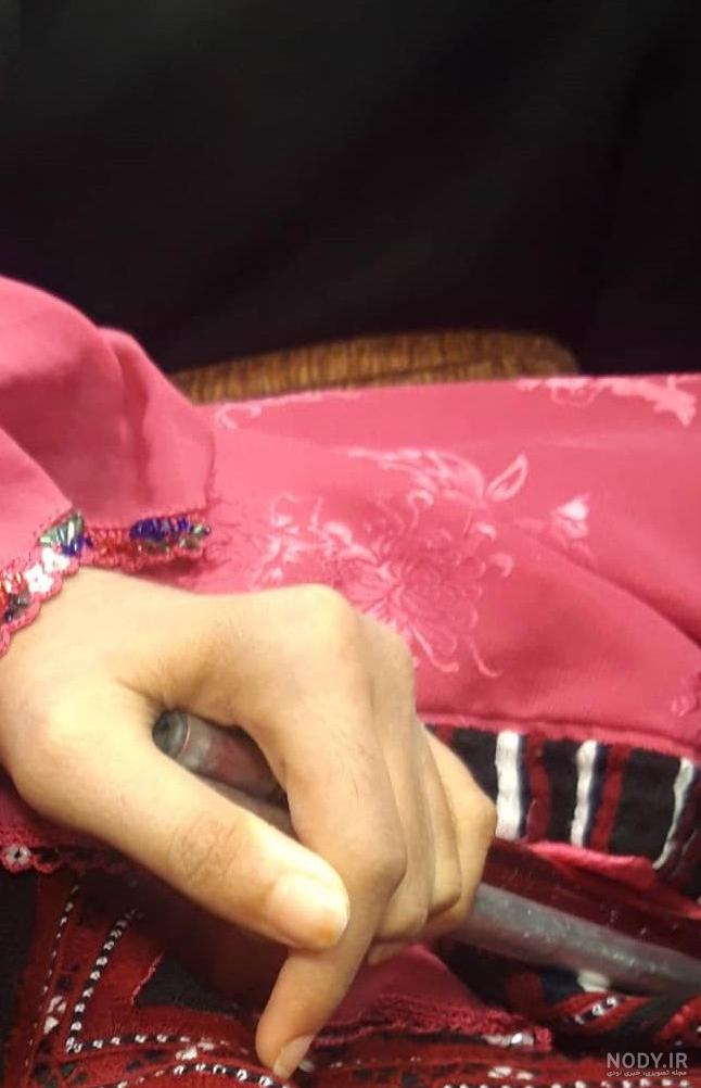  عکس دست دختر بلوچ باکلاس