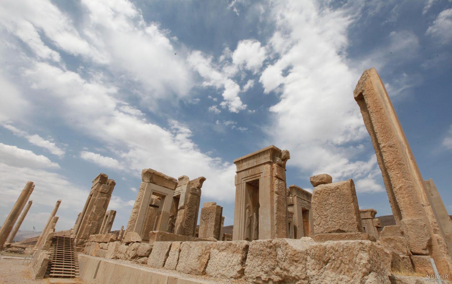 آسمان زیبای تخت جمشید - والپیپر و بک گراند