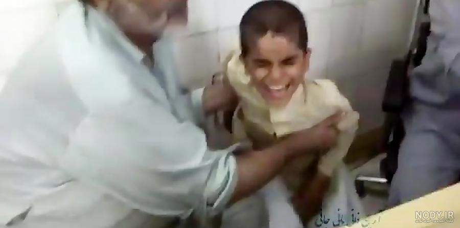 عکس بچه که آمپول میزنه