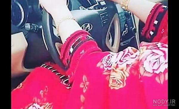 عکس دست دختر بلوچ با گوشی ایفون