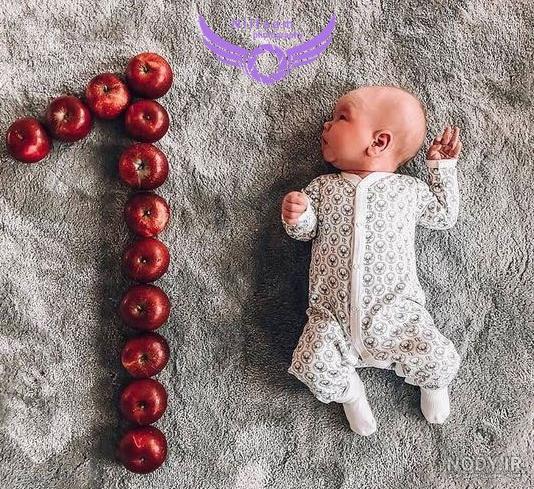 ایده عکس یک ماهگی نوزاد دختر