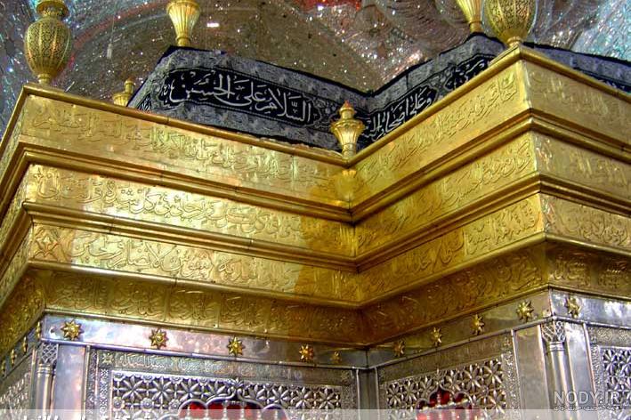 نمایی زیبا از ضریح شش گوشه ی شاه دو عالم