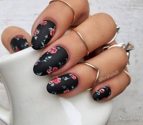 طراحی گل بر روی ناخن | رژلب