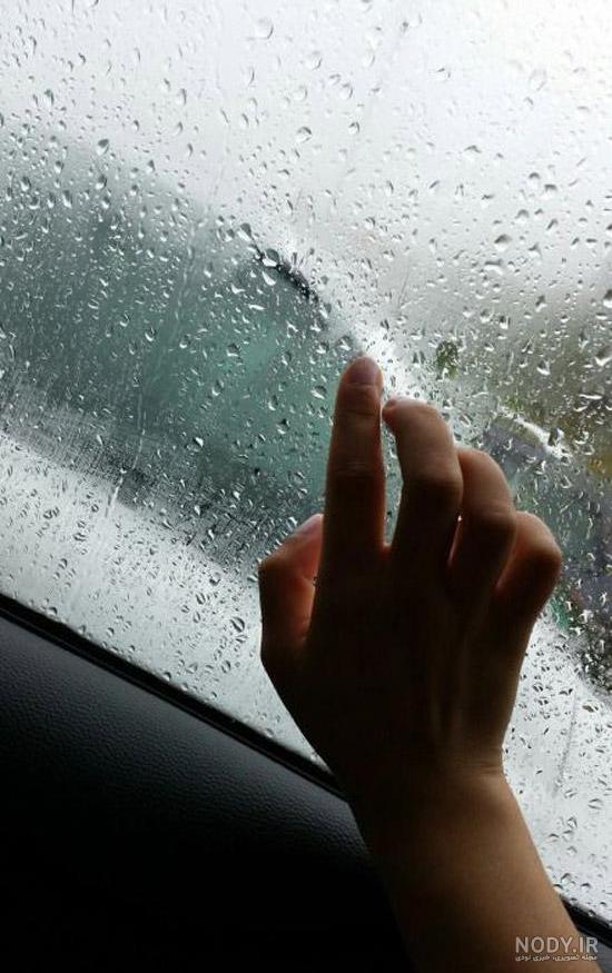 عکس باران روی شیشه ماشین در شب