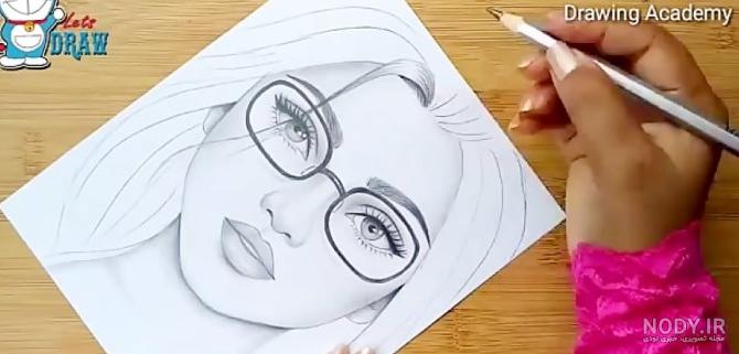عکس دختر طراحی با مداد