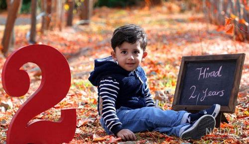 ژست عکس تولد در طبیعت با کیک پسرانه