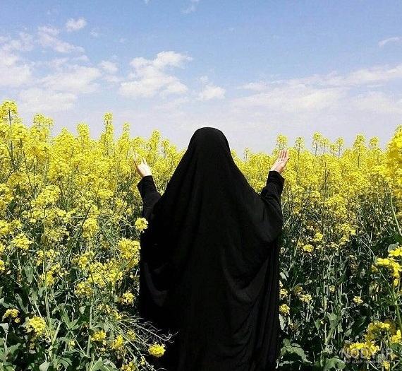 عکس دختر چادری در طبیعت